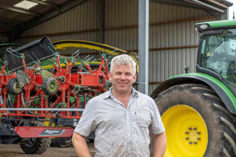 Kverneland 85156C  trailed tedder improves output and efficiency with extra width