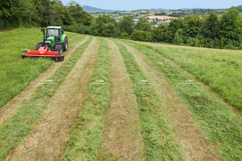 Plain Mowers - Vicon EXTRA 332XF, designed for narrow swathing and wide spreading, first front disc mower with with an actively driven swath former