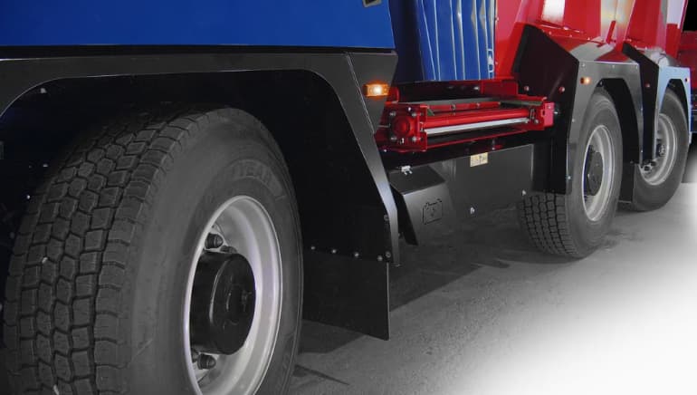 Kverneland - 3-axle chassis and 4-wheel drive