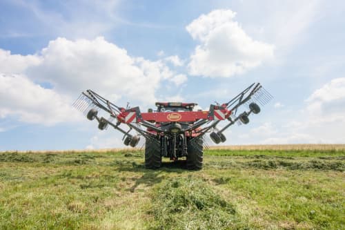 Double Rotor Rakes - VICON ANDEX 705 EVO - 705 VARIO, high performance and TerraLink Plus cardanic rotor providing improved quality of forage