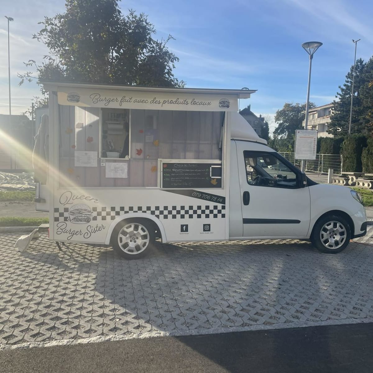 Queen Burger - Food Trucks in 2, Rue du Four, Naz, Montilliez, District du Gros-de-Vaud, Vaud, 1041, Switzerland