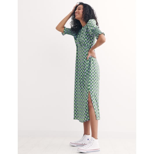 Green geometric printed sleeveless dress by Pinksky