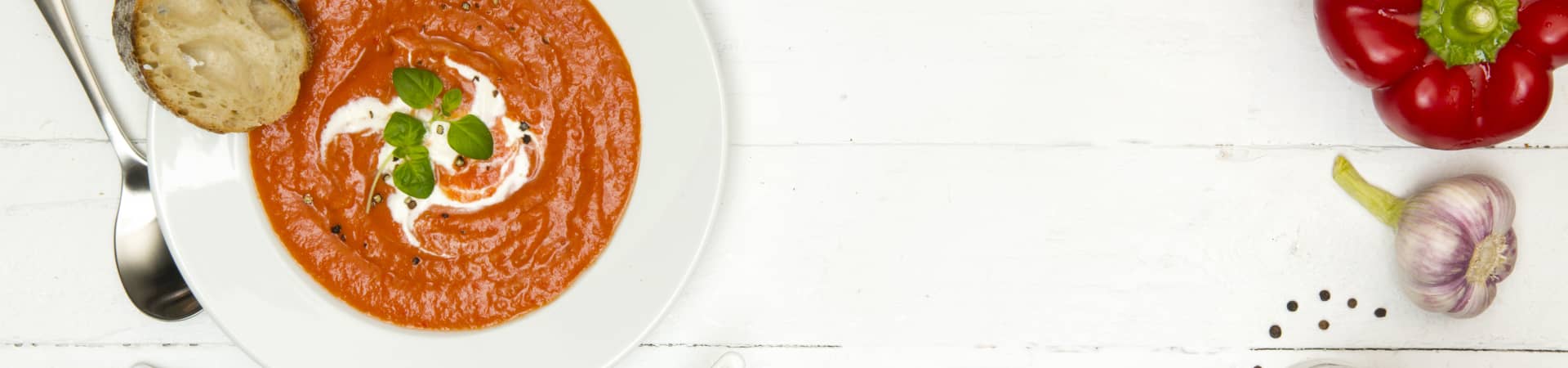 Fyldig tomat- og paprikasuppe med Kavli ParikaOst