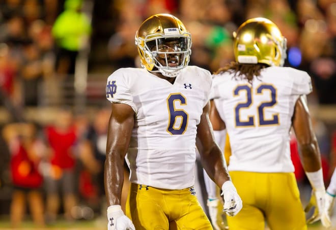 Notre Dame senior rover Jeremiah Owusu-Koramoah (6)