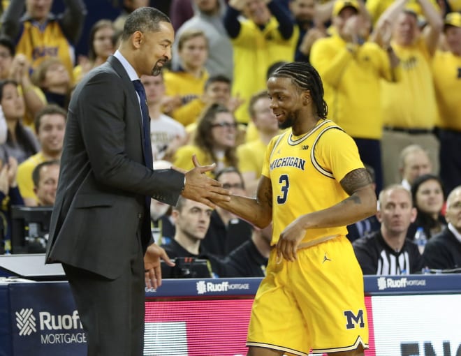 Michigan Wolverines basketball's Juwan Howard (left) and Zavier Simpson