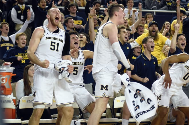 Michigan Wolverines basketball's Austin Davis (left) and Jon Teske celebrate.