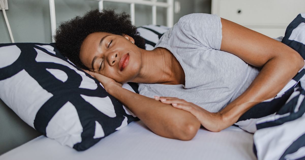 https://res-1.cloudinary.com/sharecare/image/upload/c_fill,f_auto,g_center,h_630,w_1200/v1/articles/best-sleep-positions-for-joint-pain