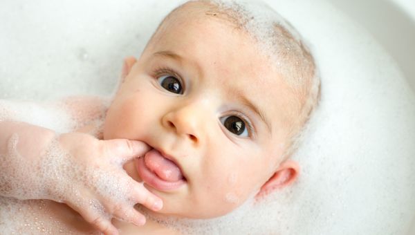 baby in the bath, bathing baby