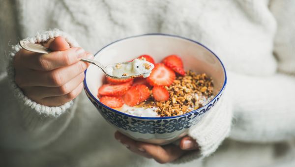 yogurt bowl, strawberry, granola