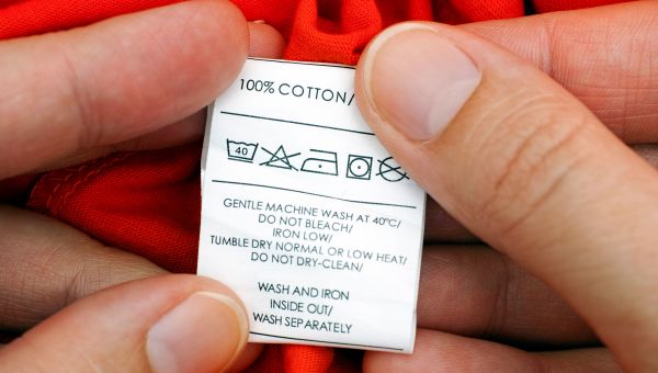 laundry tag, fingers