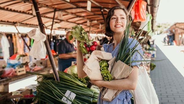 woman green shopping at farmer's market