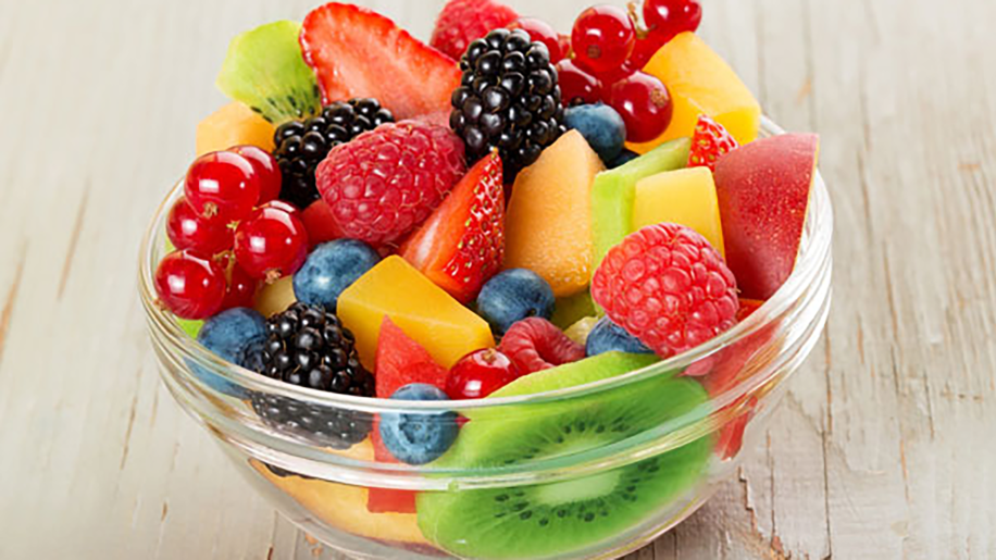 A bowl of various fruits.