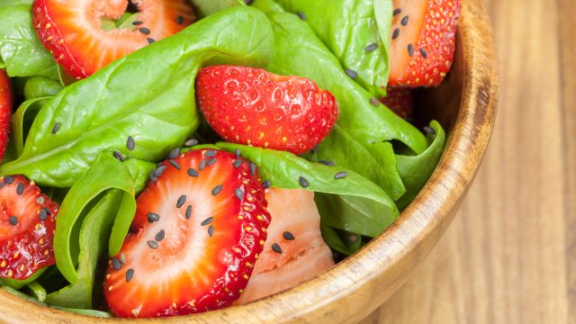 spinach salad with strawberries