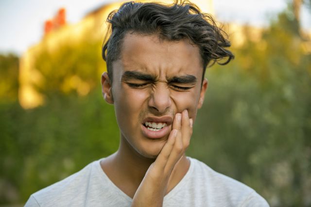 How to Deal with 4 Common Types of Dental Emergencies