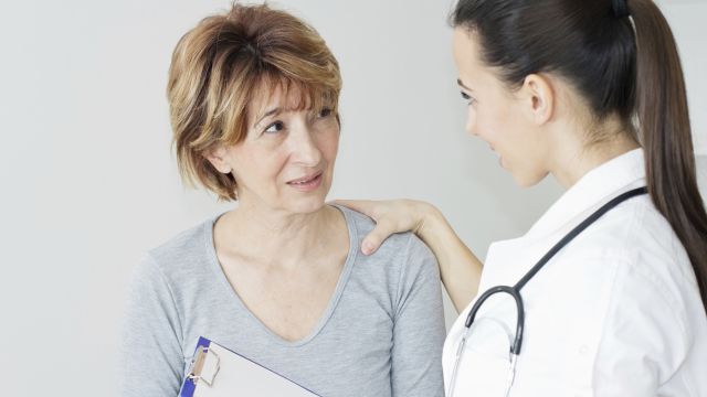 doctor speaking with a patient about their diagnosis