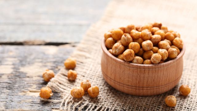 closeup of bowl of cooked chickpeas