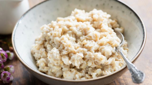 A bowl of oatmeal for breakfast. Though there is no specific diet to manage psoriasis or psoriatic arthritis, anti-inflammatory foods like oatmeal can have health benefits.