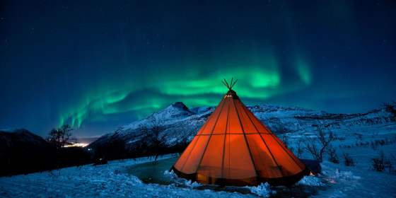 Northern Lights hunting with Njalasouka Adventures