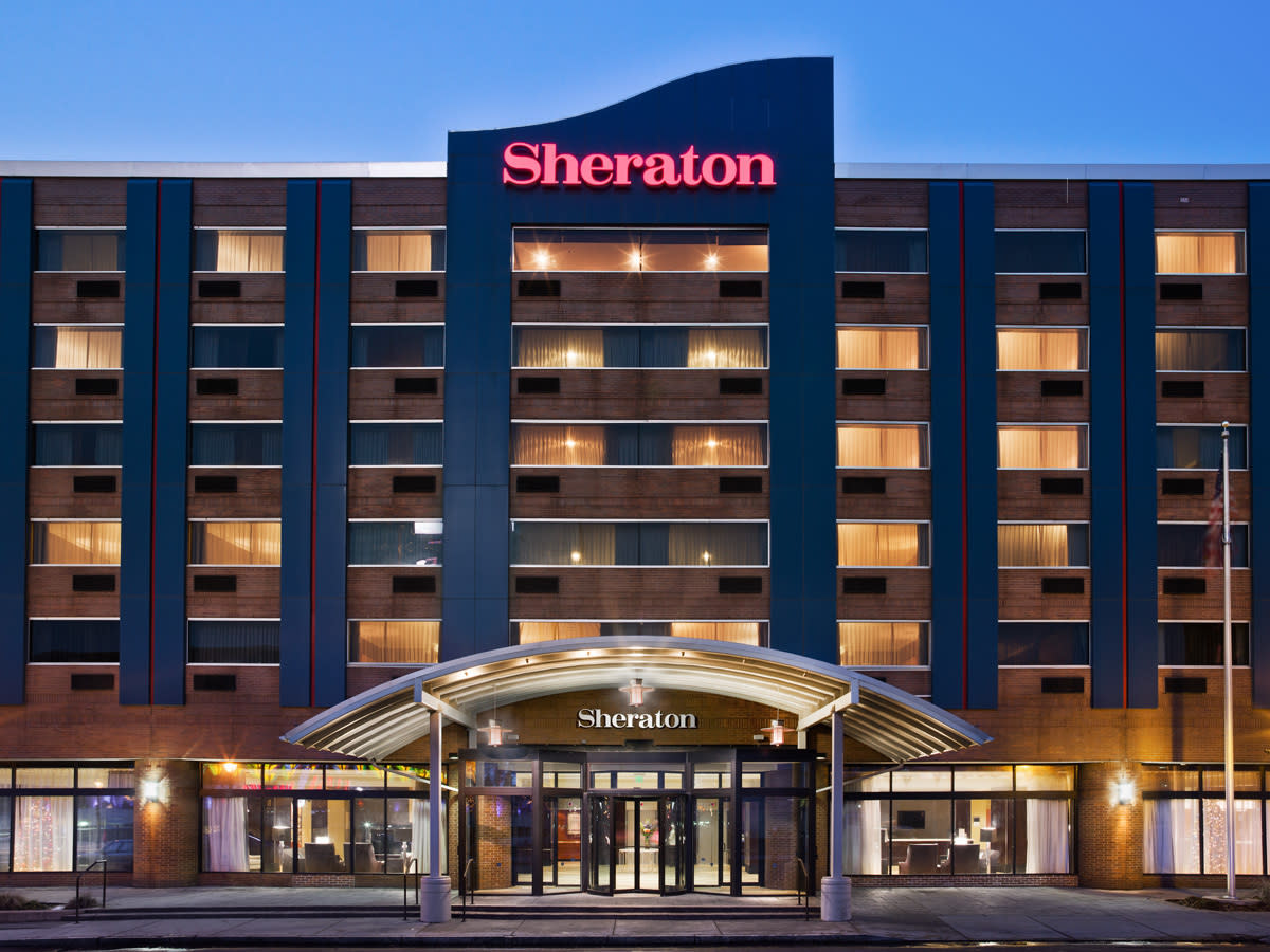 Hotels in niagara falls near casino online gambling bill u.s