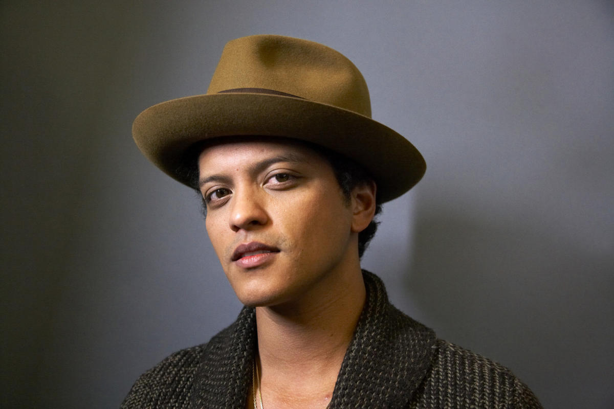 Bruno Mars to Headline Pre-Super Bowl Concert