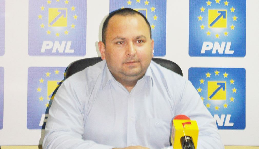 Tecău face pe iepurele. Sofianu îi dă şah lui Văcăroiu