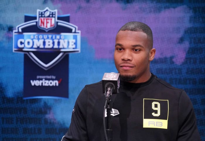Tampa Bay Buccaneers: J.K. Dobbins, RB, Estado de Ohio